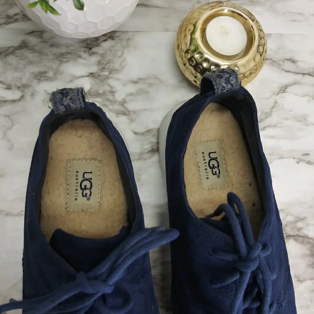 UGG navy suede light weight Oxfords Sneakers sz.10